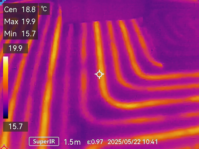 Scheurvorming in microcementvloer: krimp of constructiefout?